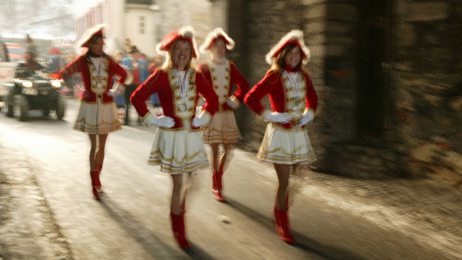 Funkenmariechen unterwegs bei einem Umzug (Symbolbild).Foto: imago images/Shotshop/Alexandra Buss via www.imago-images.de Funkenmariechen unterwegs bei einem Umzug (Symbolbild).Foto: imago images/Shotshop/Alexandra Buss via www.imago-images.de