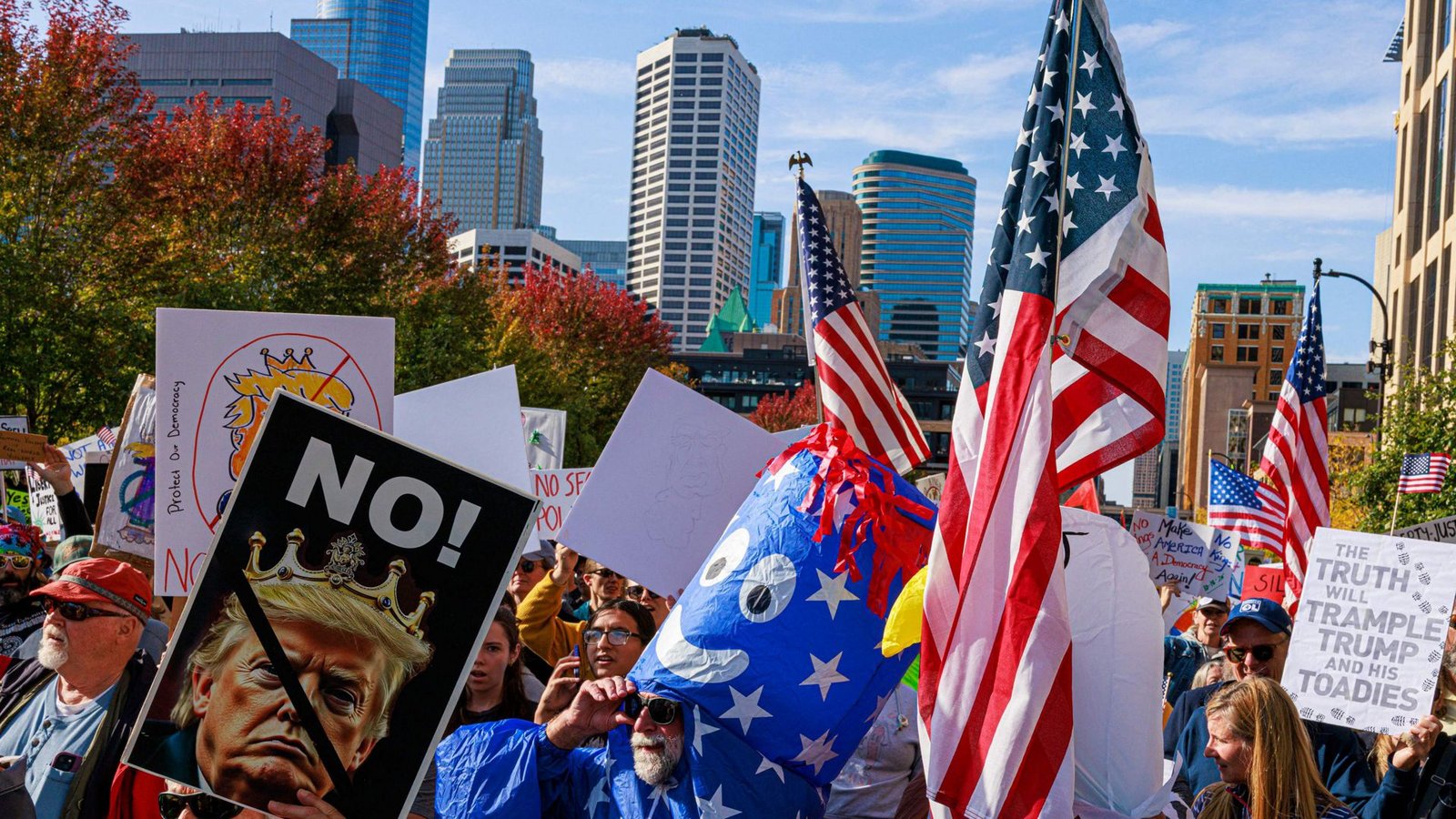 Wie hier in Minneapolis sind in den USA die Menschen gegen Trump auf die Straße gezogen.Foto: AFP Wie hier in Minneapolis sind in den USA die Menschen gegen Trump auf die Straße gezogen.Foto: AFP