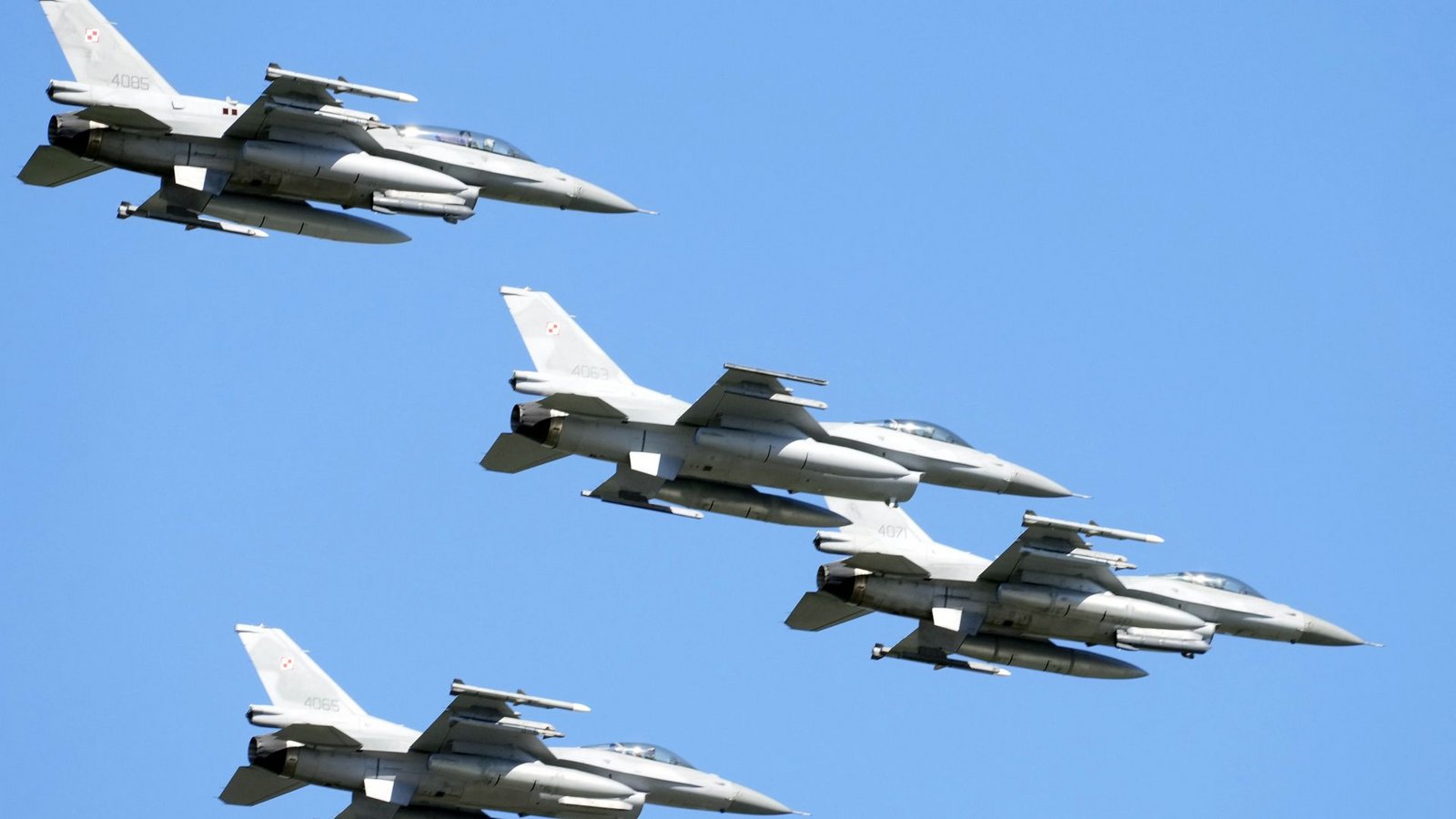 Flugzeuge schossen nach „Verletzungen“ des polnischen Luftraums während eines russischen Angriffs auf die Ukraine auf „feindliche Objekte“ (Symbolbild).Foto: Czarek Sokolowski/AP/dpa/Czarek Sokolowski Flugzeuge schossen nach „Verletzungen“ des polnischen Luftraums während eines russischen Angriffs auf die Ukraine auf „feindliche Objekte“ (Symbolbild).Foto: Czarek Sokolowski/AP/dpa/Czarek Sokolowski