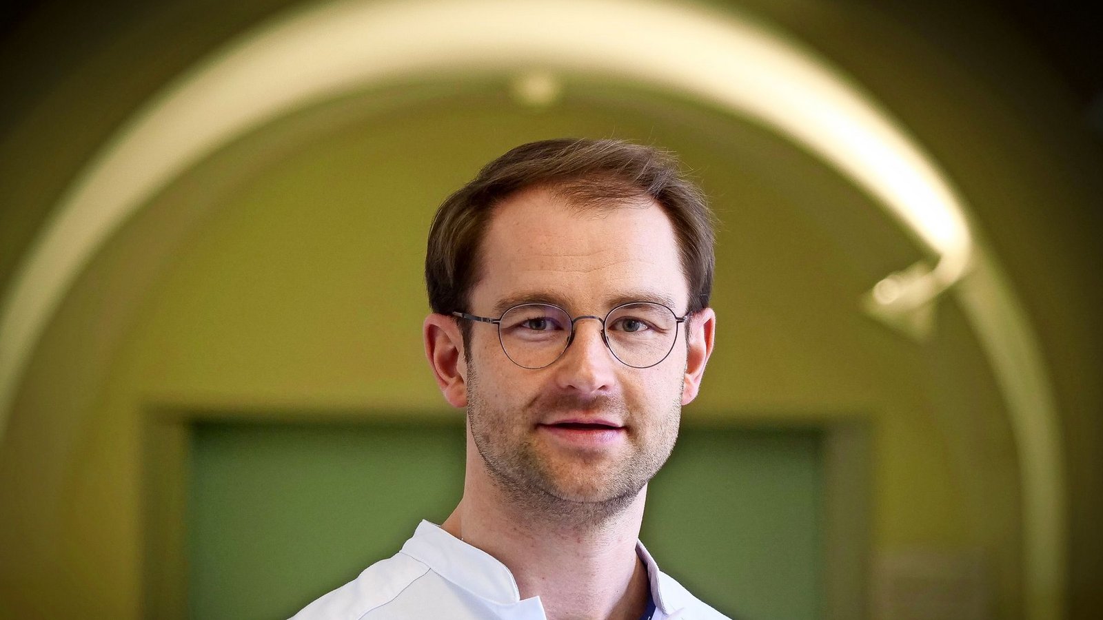 Johannes Mehne vom Robert-Bosch-Krankenhaus schreibt regelmäßig über seine Coronapatienten.Foto: Simon Granville/Simon Granville