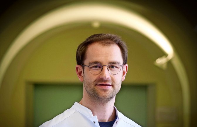 Johannes Mehne vom Robert-Bosch-Krankenhaus schreibt regelmäßig über seine Coronapatienten.<span class='image-autor'>Foto: Simon Granville/Simon Granville</span>