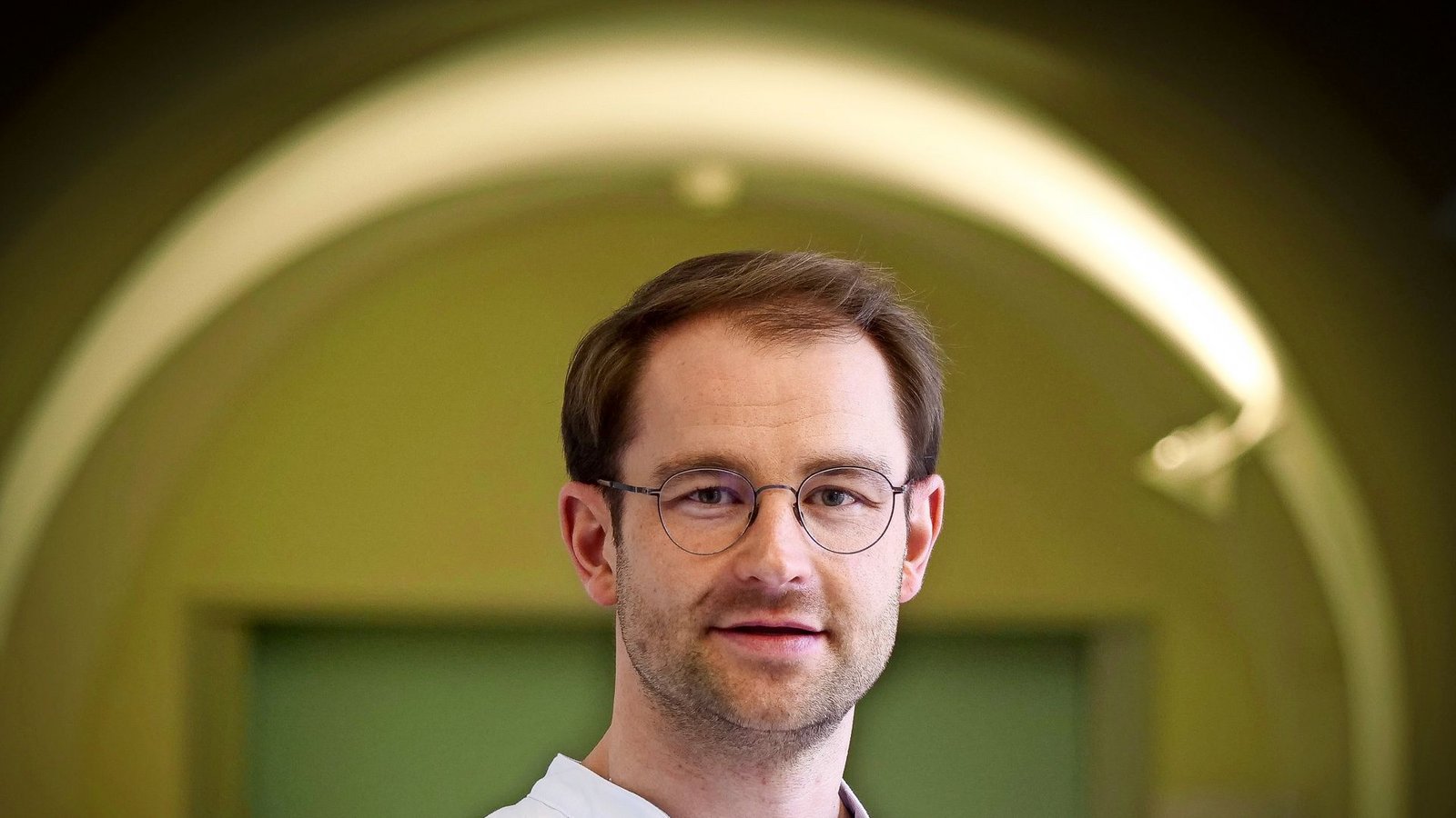 Johannes Mehne vom Robert-Bosch-Krankenhaus schreibt regelmäßig über seine Coronapatienten.Foto: Simon Granville/Simon Granville