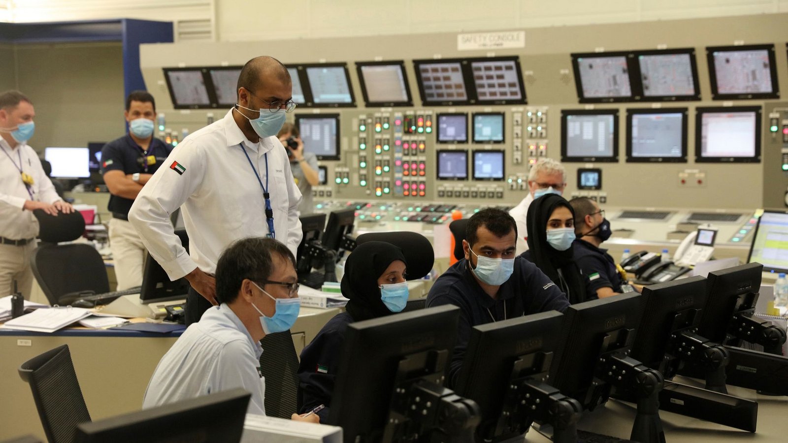 Bei einem Drohnenangriff in den Vereinigten Arabischen Emiraten brach an einem Atomkraftwerk ein Feuer aus.Foto: Uncredited/Emirates News Agency WAM/dpa Bei einem Drohnenangriff in den Vereinigten Arabischen Emiraten brach an einem Atomkraftwerk ein Feuer aus.Foto: Uncredited/Emirates News Agency WAM/dpa