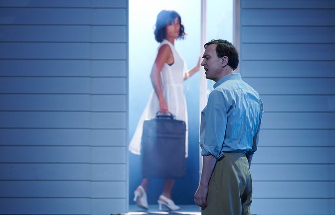 Können nicht miteinander und nicht ohneeinander: Larissa Sirah Herden und Lars Eidinger in „I Did It My Way“<span class='image-autor'>Foto: Staatstheater Stuttgart/Matthias Baus</span>
