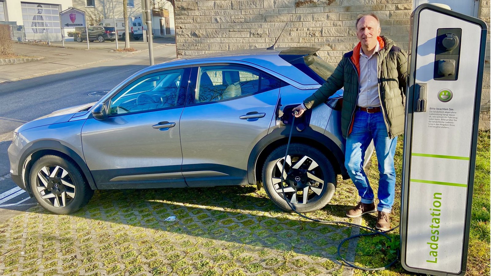 Das Tanken an öffentlichen Ladesäulen klappt meist reibungslos, aber bei den Kosten muss man auf der Hut sein.Foto: privat