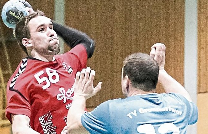 Als einer der wenigen Linkshänder im Team des HC Metter-Enz ist Steffen Kinzinger (links) besonders wertvoll.  Foto: Simecek