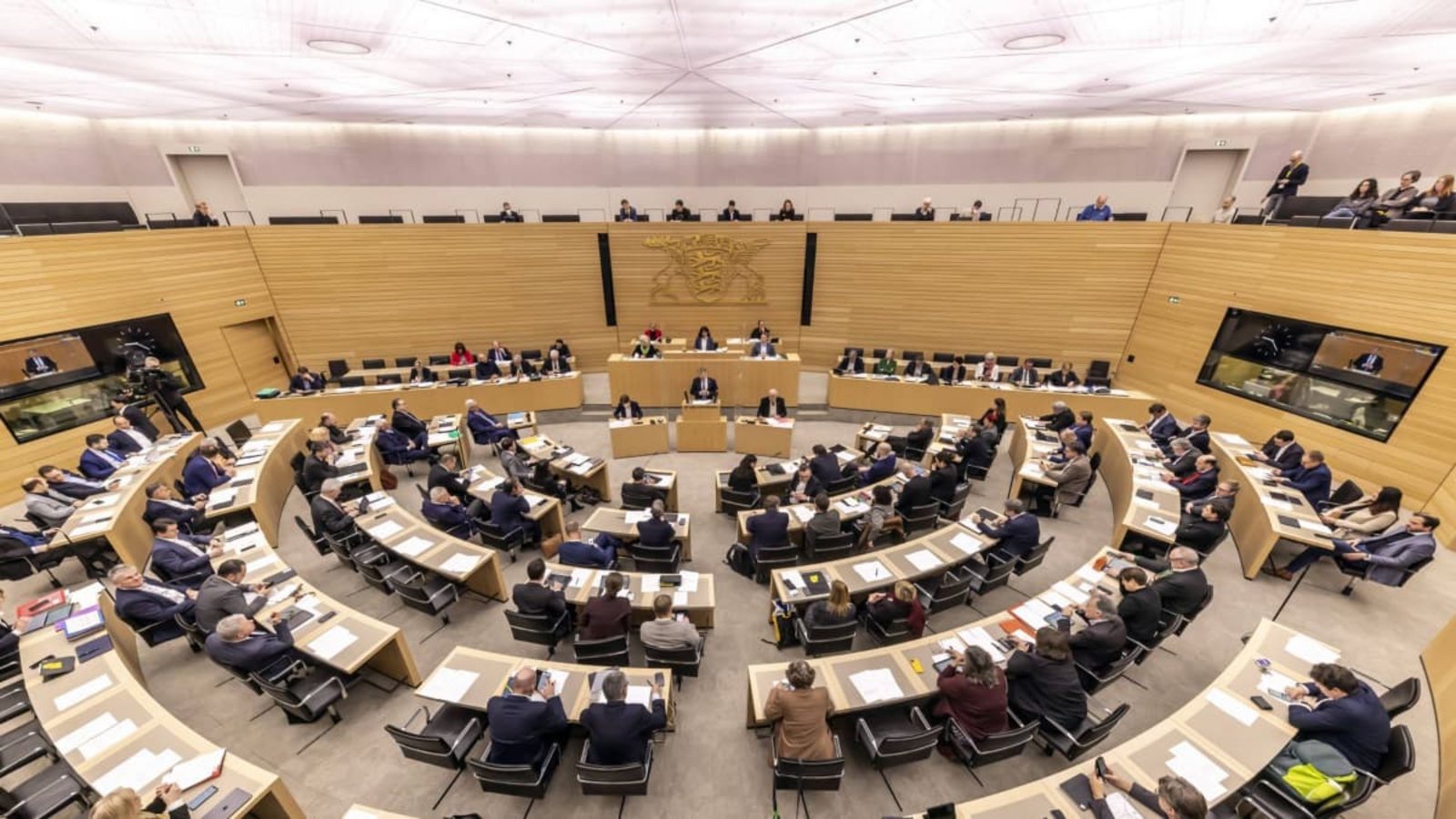 Bastian Schneider erhielt für seine Rede tosenden Applaus im Landtag- leider bestehen große Zweifel an der Echtheit der Mails, aus denen der CDU-Politiker zitierte. (Symbiolbild)www.imago-images.de Bastian Schneider erhielt für seine Rede tosenden Applaus im Landtag- leider bestehen große Zweifel an der Echtheit der Mails, aus denen der CDU-Politiker zitierte. (Symbiolbild)www.imago-images.de