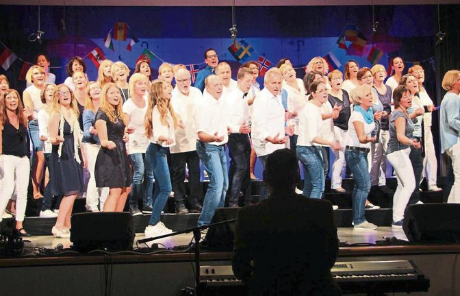 Lava rockte den Saal mit „Rockin’ all over the World“.  Fotos: Gergen