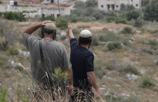 Bei einem Angriff israelischer Siedler auf ein Dorf im besetzten Westjordanland ist ein 51-jähriger Palästinenser getötet worden (Archivfoto).<span class='image-autor'>AP</span>