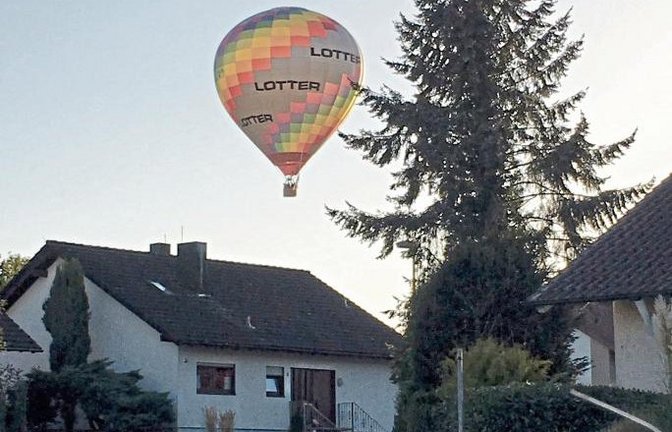 Klaus-Peter Hilgers lichtete diesen Heißluftballon bei der Landung in Ensingen ab.