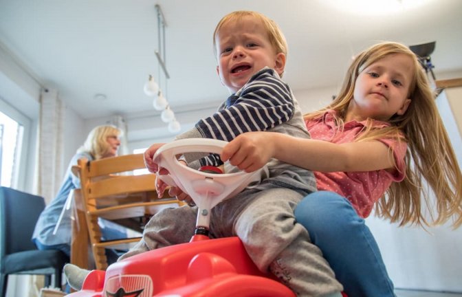 Wenn Kinder miteinander kommunizieren, geht's manchmal etwas ruppig zu. Ist das Absicht?<span class='image-autor'>Christin Klose/dpa-tmn/dpa</span>