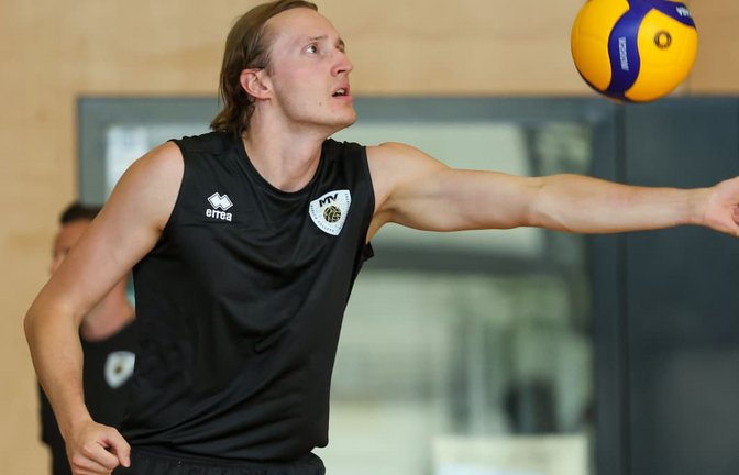 Voller Fokus auf die Ballarbeit: Ben-Simon Bonin, der Kapitän der Barock Volleys MTV Ludwigsburg.<span class='image-autor'>Baumann/Julia Rahn</span>