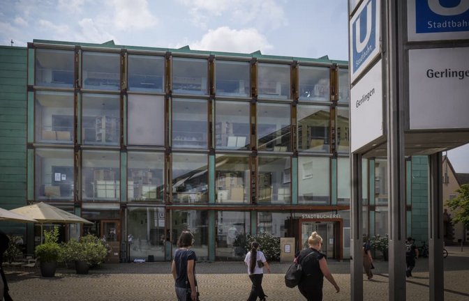 Die Stadtbücherei in Gerlingen - ein modernes Gebäude, das vor der Hitze kapituliert und an heißen Tagen frühzeitig geschlosse wird.<span class='image-autor'>Simon Granville</span>