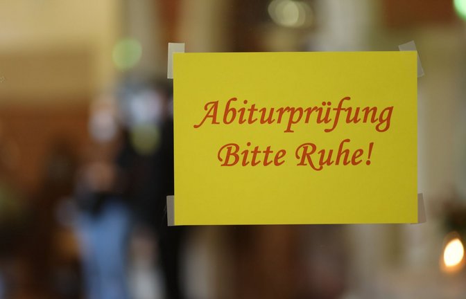 Der Streit ums Deutsch-Abitur ist zuletzt lautstark ausgetragen worden. Anlass: Der Roman  „Tauben im Gras“.<span class='image-autor'>Foto: dpa/Matthias Bein</span>