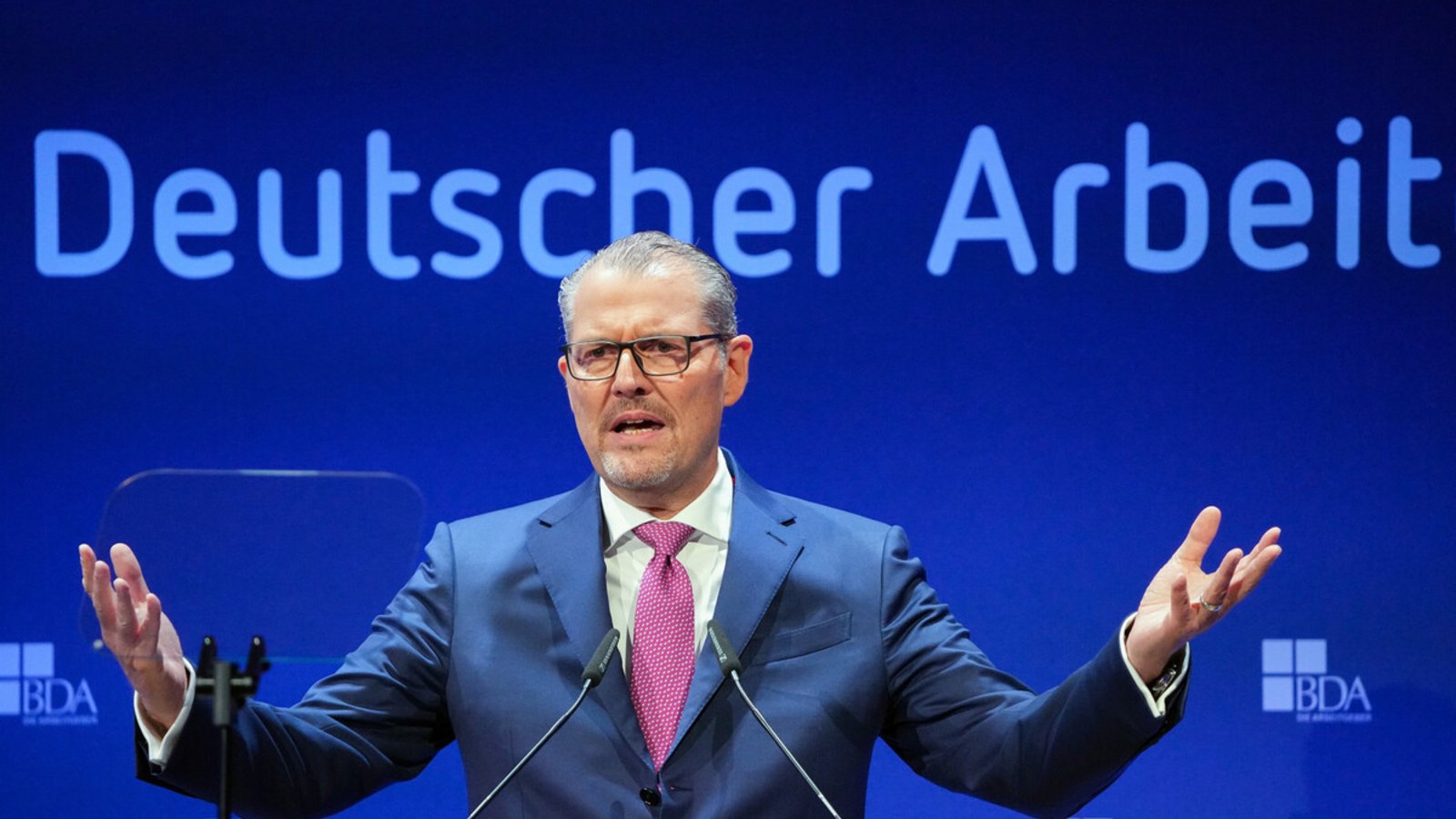 Arbeitgeberpräsident Rainer Dulger bedauert das Ausscheiden der FDP ausdrücklich.Arbeitgeberpräsident Rainer Dulger bedauert das Ausscheiden der FDP ausdrücklich.Arbeitgeberpräsident Rainer Dulger bedauert das Ausscheiden der FDP ausdrücklich.Foto: dpa/Soeren Stache Arbeitgeberpräsident Rainer Dulger bedauert das Ausscheiden der FDP ausdrücklich.Arbeitgeberpräsident Rainer Dulger bedauert das Ausscheiden der FDP ausdrücklich.Arbeitgeberpräsident Rainer Dulger bedauert das Ausscheiden der FDP ausdrücklich.Foto: dpa/Soeren Stache