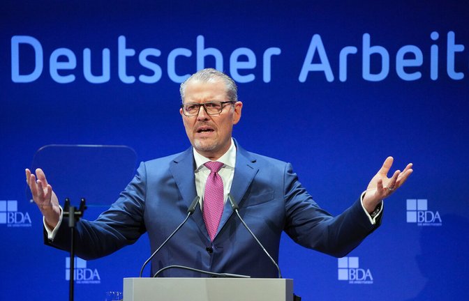 Arbeitgeberpräsident Rainer Dulger bedauert das Ausscheiden der FDP ausdrücklich.Arbeitgeberpräsident Rainer Dulger bedauert das Ausscheiden der FDP ausdrücklich.Arbeitgeberpräsident Rainer Dulger bedauert das Ausscheiden der FDP ausdrücklich.<span class='image-autor'>Foto: dpa/Soeren Stache</span>