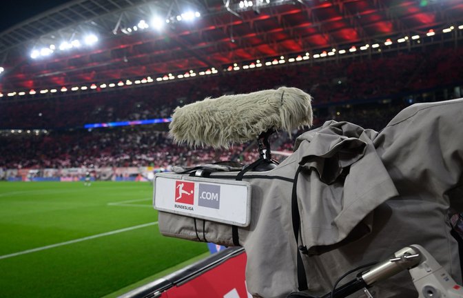 Nur kurz nach dem Start der Auktion der Fernseh-Rechte hat die Deutsche Fußball Liga das Milliarden-Geschäft gestoppt.<span class='image-autor'>Foto: Robert Michael/dpa</span>