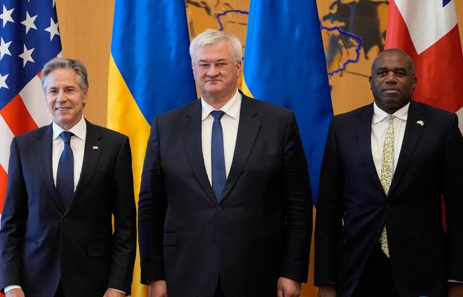 Die Außenminister der USA, Antony Blinken, der Ukraine, Andrii Sybiha,  und Großbritanniens, David Lammy  (von links), trafen sich am Mittwoch zu Beratungen in Kiew.<span class='image-autor'>Foto: AFP/Mark  Schiefelbein</span>
