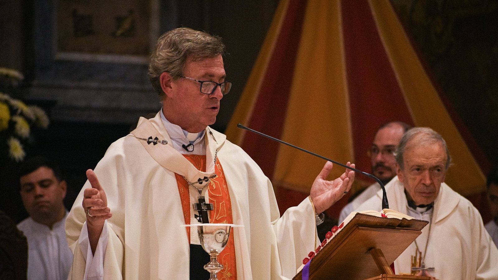 Der der Erzbischof von Buenos Aires hält in der Kathedrale Gottesdienst für den verstorbenen Franziskus.Foto: Europa Press/IMAGO Der der Erzbischof von Buenos Aires hält in der Kathedrale Gottesdienst für den verstorbenen Franziskus.Foto: Europa Press/IMAGO