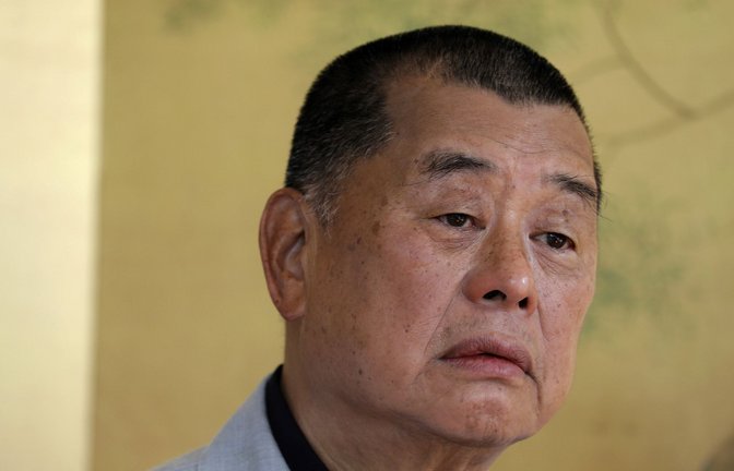 Jimmy Lai soll 20 Jahre in Haft.<span class='image-autor'>Foto: Vincent Yu/AP/dpa</span>