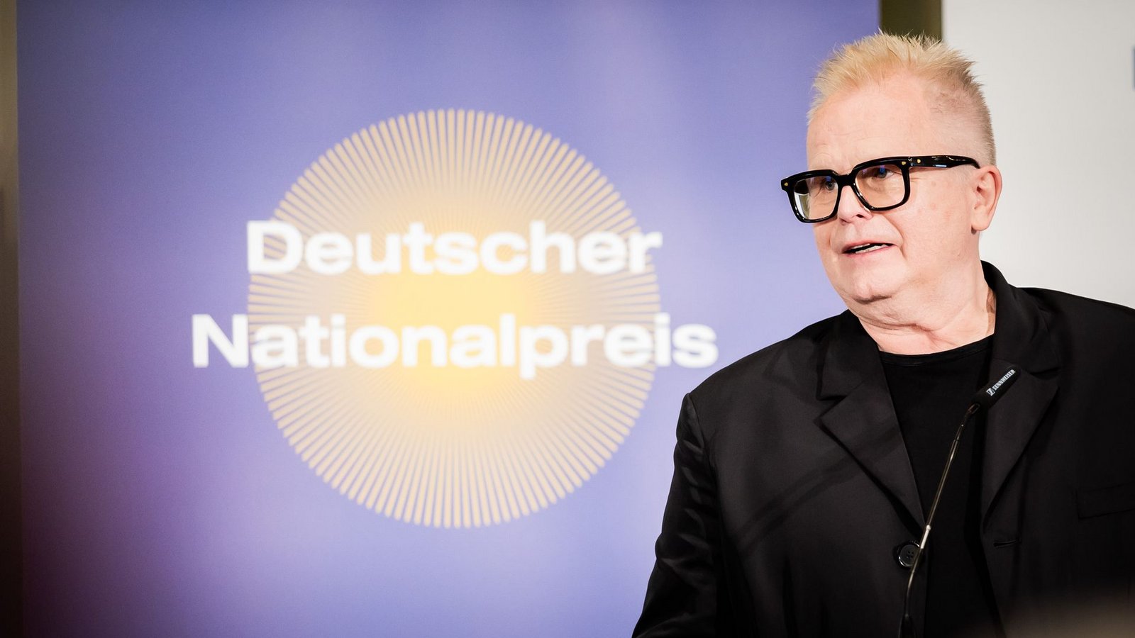 Herbert Grönemeyer wurde mit dem Deutschen Nationalpreis ausgezeichnet.Foto: Christoph Soeder/dpa Herbert Grönemeyer wurde mit dem Deutschen Nationalpreis ausgezeichnet.Foto: Christoph Soeder/dpa