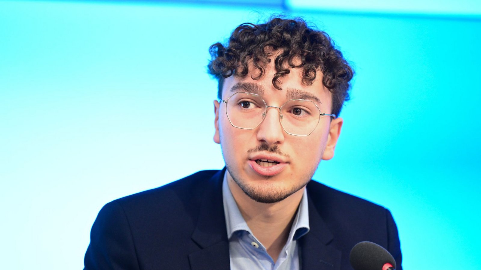 Berat Gürbüz, Vorsitzender Landeschülerbeirat: „Die Politik Kretschmanns ist für den Großteil der Bevölkerung, die Wählen darf gut. Für junge Menschen jedoch nicht mehr in diesem Jahrzehnt.“Foto: Bernd Weißbrod/dpa/Bernd Weißbrod Berat Gürbüz, Vorsitzender Landeschülerbeirat: „Die Politik Kretschmanns ist für den Großteil der Bevölkerung, die Wählen darf gut. Für junge Menschen jedoch nicht mehr in diesem Jahrzehnt.“Foto: Bernd Weißbrod/dpa/Bernd Weißbrod