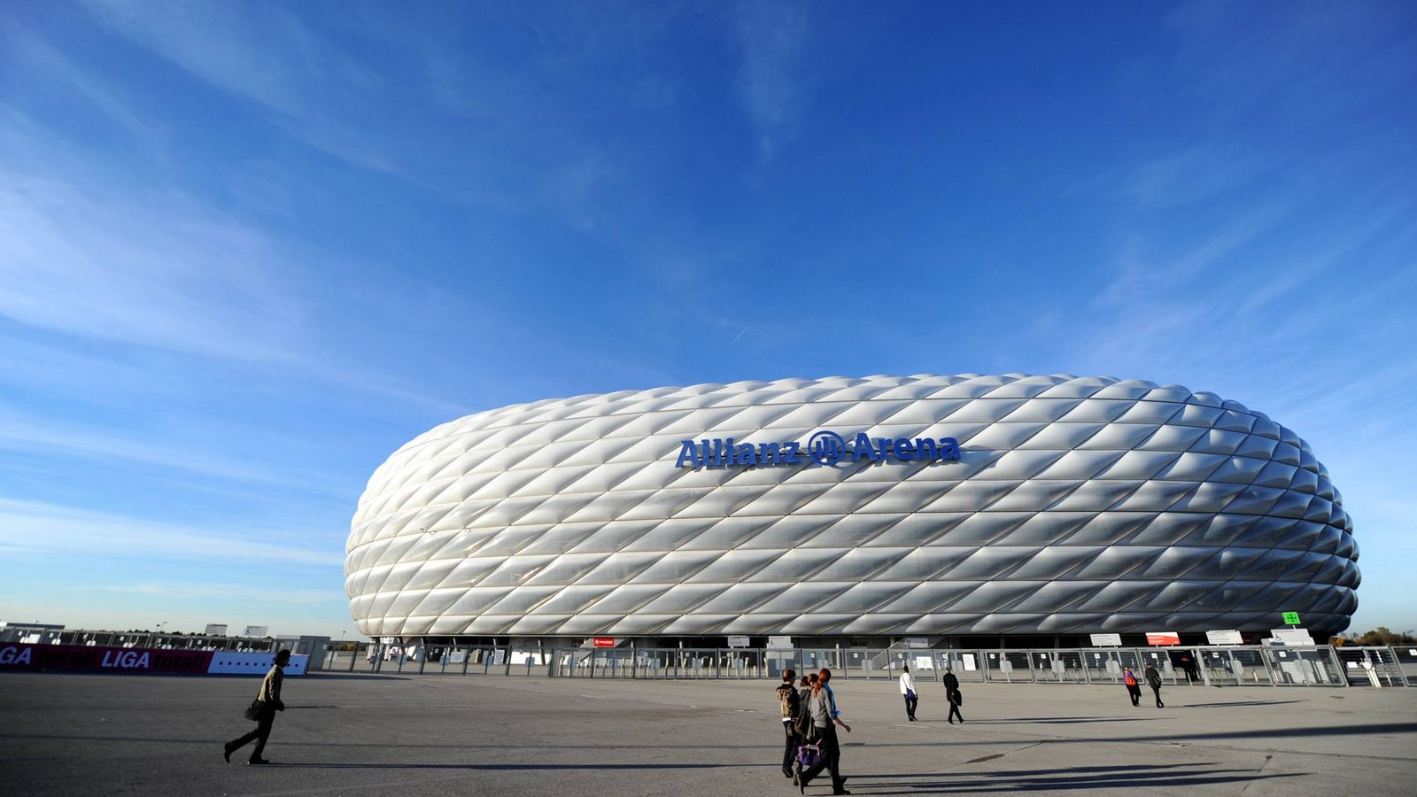 München Fußball Arena (Allianzarena): 4 Gruppenspiele inklusive Eröffnungsspiel, 1 Achtelfinale, 1 Halbfinale (International 67.000, national 70.000 Plätze).Foto: imago sportfotodienst/imago sportfotodienst