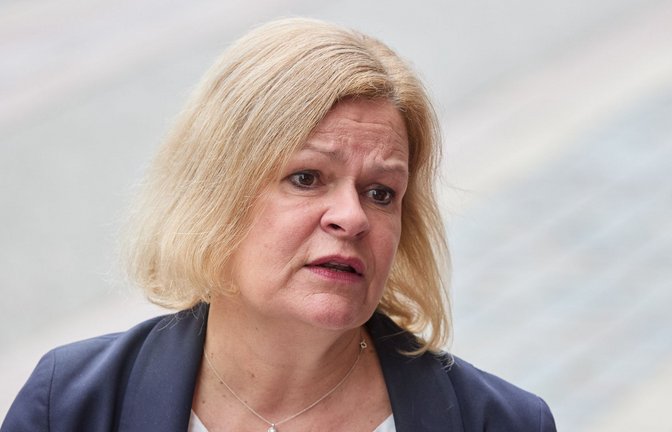 Bundesinnenministerin Nancy Faeser (SPD) stellte die jüngsten Zahlen zu politischen Straftaten vor.<span class='image-autor'>Foto: dpa/Georg Wendt</span>