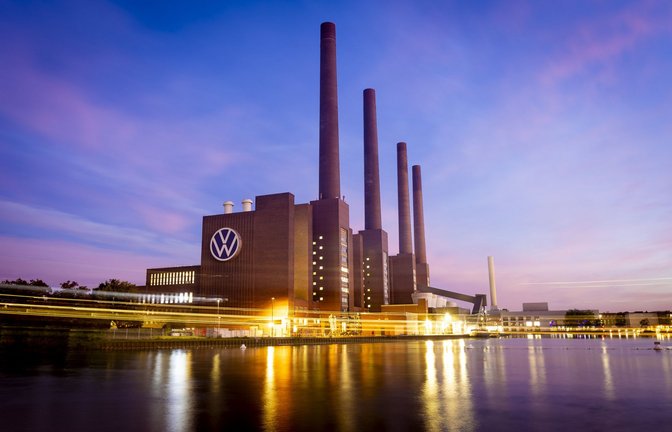 Wegen einer schweren IT-Störung können beim Volkswagen-Konzern in einigen Werken vorerst keine Autos produziert werden.<span class='image-autor'>Foto: dpa/Moritz Frankenberg</span>