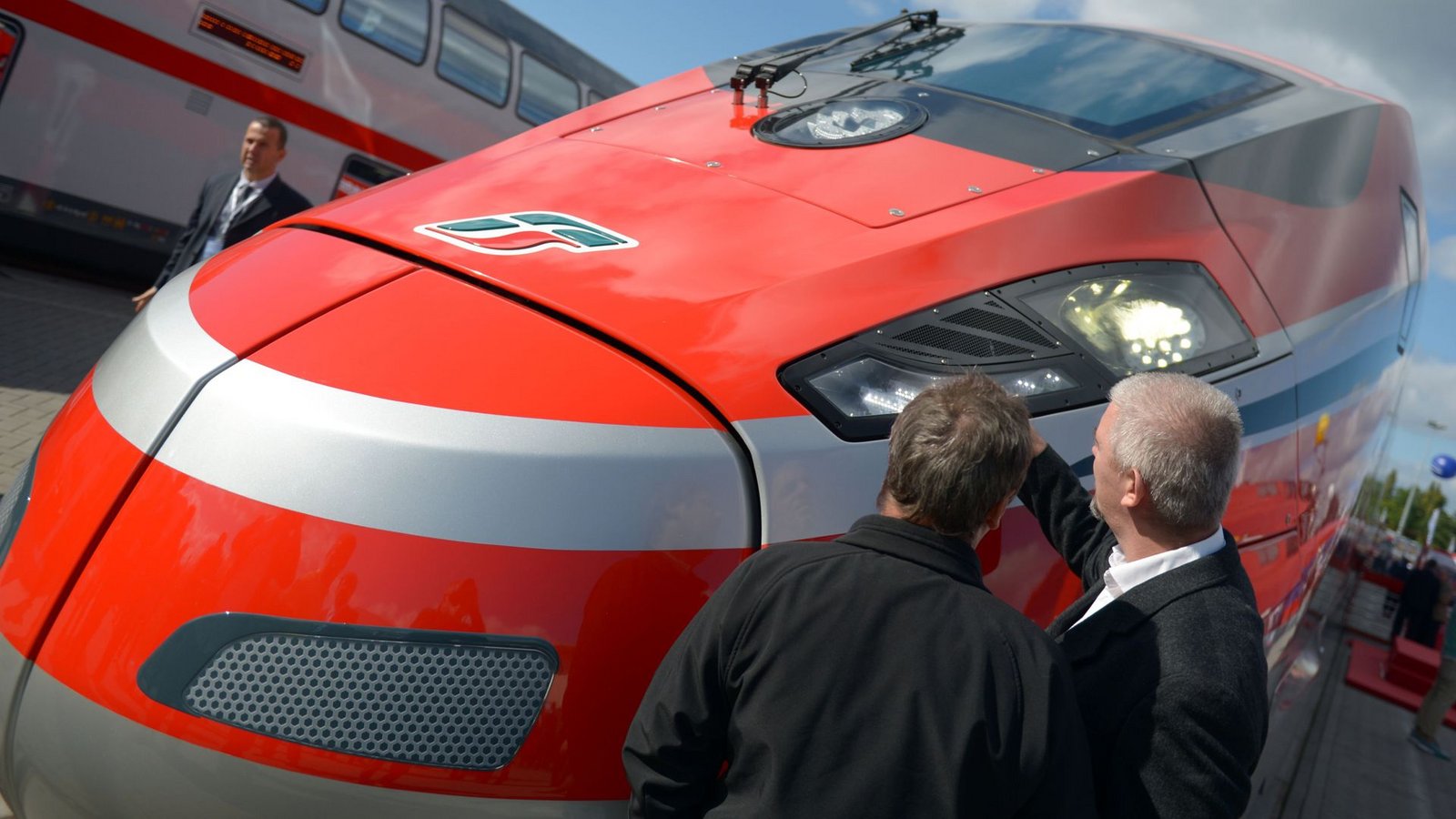 Italienische Bahn vom Typ Frecciarossa 1000. Ab Mai wird der Zug für Probefahrten in Deutschland unterwegs sein (Archivfoto).Foto: Rainer Jensen/dpa/Rainer Jensen
