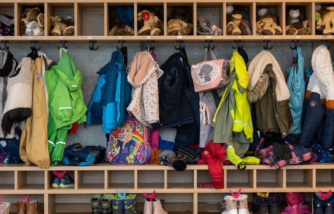In manchen Gemeinden müssen Eltern ihre Kinder nun schon um 14 Uhr abholen.<span class='image-autor'>Foto: dpa/Armin Weigel</span>