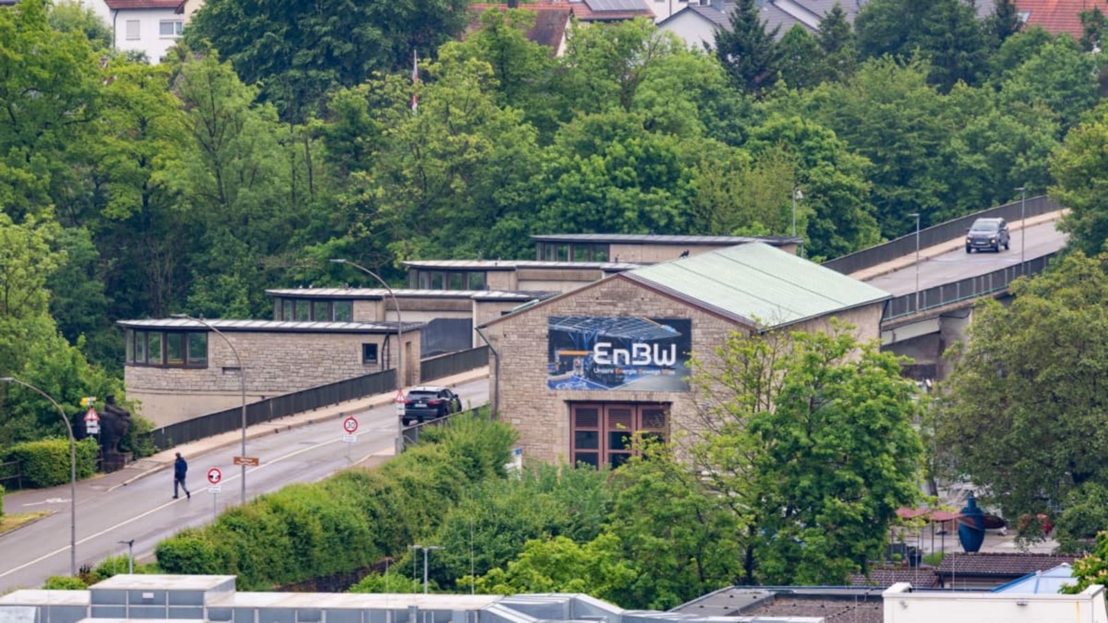 Die Situation rund um die Neckarbrücke in Besigheim spitzt sich zu. Nun steht fest, dass die Brücke kurzfristig und auf unbestimmte Zeit gesperrt werden muss. Nur Fußgänger und Radfahrer dürfen ab Montag noch rüber.Andreas Essig Die Situation rund um die Neckarbrücke in Besigheim spitzt sich zu. Nun steht fest, dass die Brücke kurzfristig und auf unbestimmte Zeit gesperrt werden muss. Nur Fußgänger und Radfahrer dürfen ab Montag noch rüber.Andreas Essig