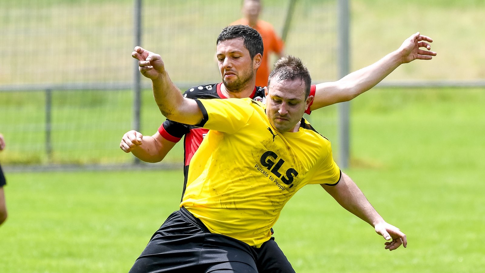 Yannik Nedorost (vorne) reist mit dem SV Riet zum GSV Höpfigheim. Foto: Leitner Yannik Nedorost (vorne) reist mit dem SV Riet zum GSV Höpfigheim. Foto: Leitner
