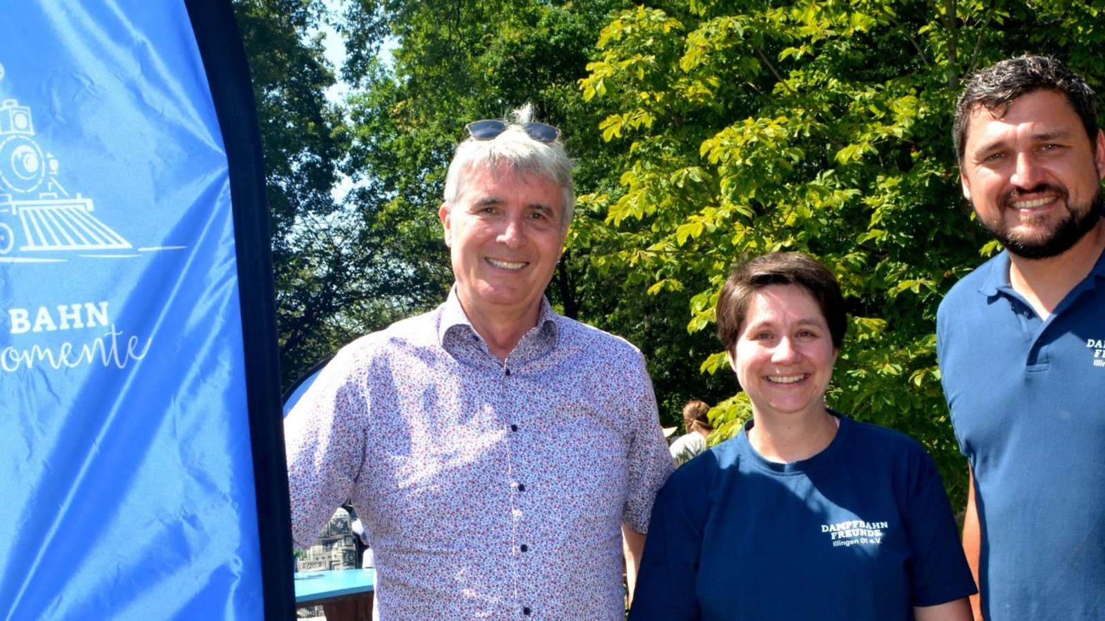 Bürgermeister Armin Pioch (links), Diana Kuhn, zweite Vorsitzende der Dampfbahnfreunde, und Vorsitzender Max Maier freuen sich über die Erfolgsgeschichte, die der Verein schreibt.