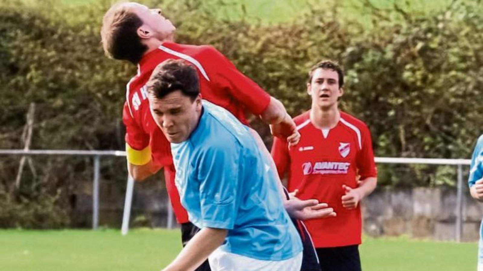 Den Einsatz von Verteidiger Markus Grözinger (vorne) wird der TSV Nussdorf weiterhin brauchen, um im Kampf um die Aufstiegsplätze dabei zu sein. Foto: Simecek