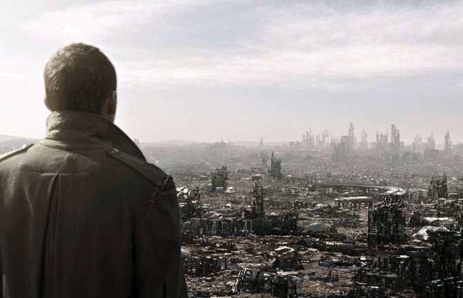 Segen oder Fluch – Führt KI zum Ende der Menschheit? Szene aus dem US-Science-Fiction-Film „Terminator Salvation“ (2009).<span class='image-autor'>/Everett Collection</span>