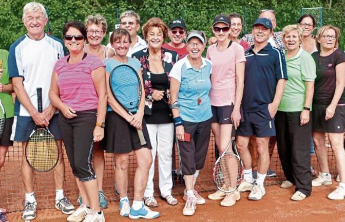 Die Tennisspieler freuen sich über einen rundum gelungenen Saisonabschluss.   Foto: p