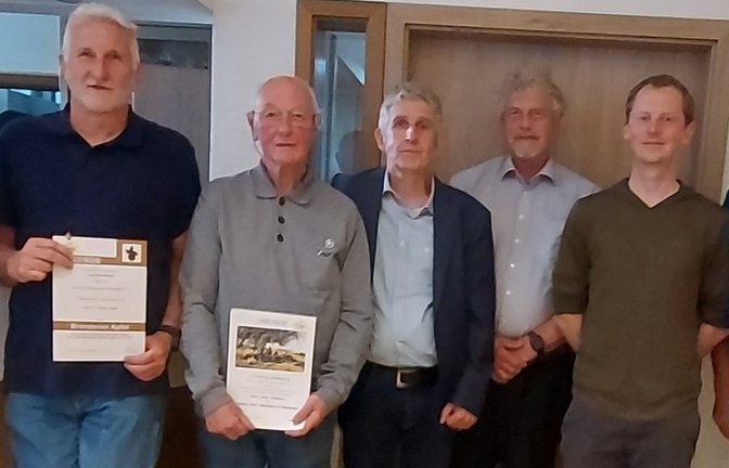 Ehrungen beim OGV Kleinglattbach, Armin Württemberger (Mitte) ist jetzt Ehrenvorsitzender.  <span class='image-autor'>Foto: p</span>
