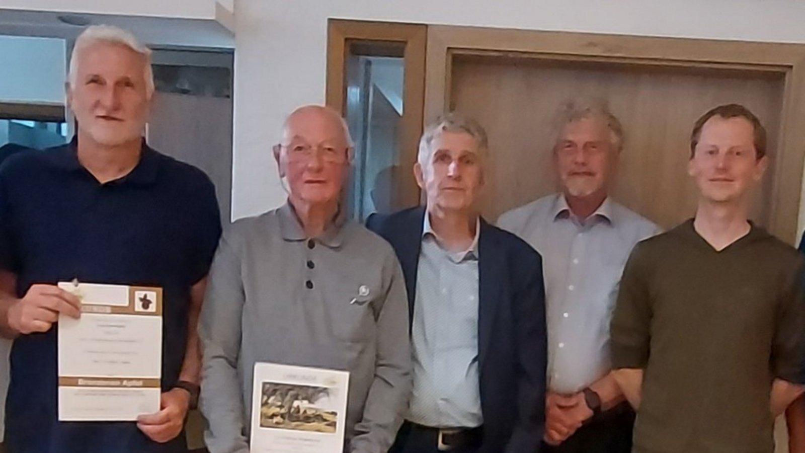 Ehrungen beim OGV Kleinglattbach, Armin Württemberger (Mitte) ist jetzt Ehrenvorsitzender. Foto: p Ehrungen beim OGV Kleinglattbach, Armin Württemberger (Mitte) ist jetzt Ehrenvorsitzender. Foto: p