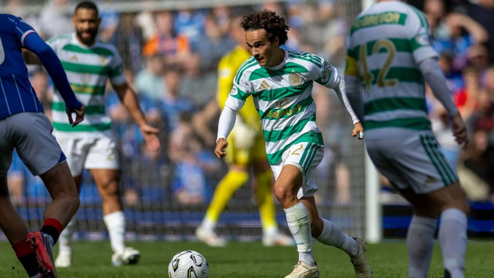 Mika Baur spielt seit dieser Saison beim schottischen Traditionsclub Celtic Glasgow.IMAGO/Action Plus Mika Baur spielt seit dieser Saison beim schottischen Traditionsclub Celtic Glasgow.IMAGO/Action Plus