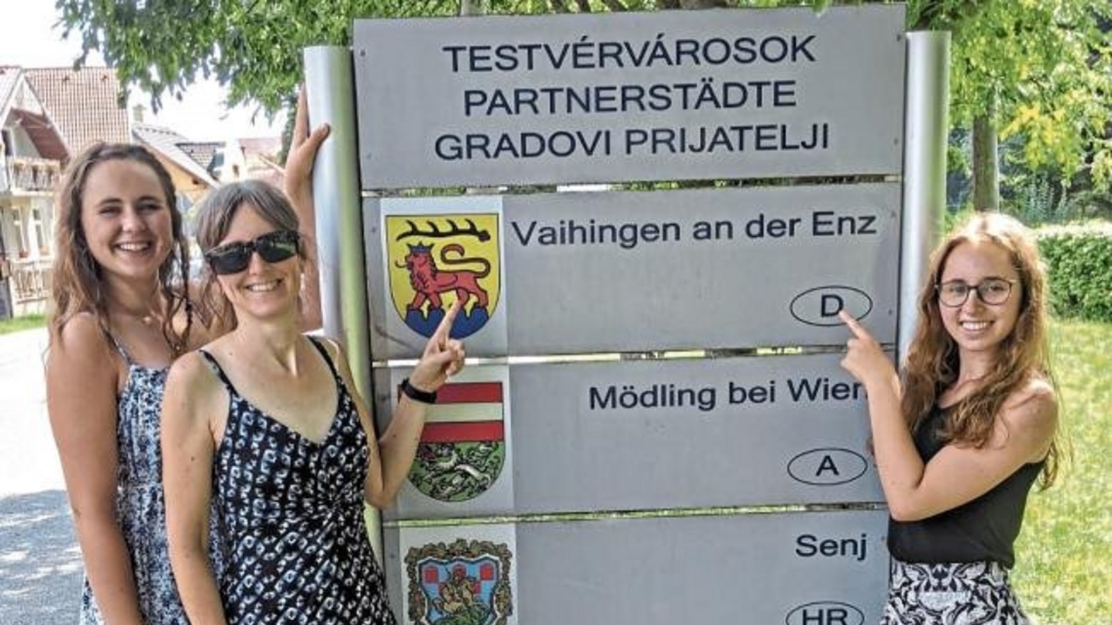 Viele Urlaubsgrüße aus Köszeg. „Meine Familie und ich waren kurz vor der Grenzschließung noch in Ungarn und haben Vaihingens Partnerstadt Köszeg besucht. Ein wirklich schönes Städtchen, das uns sehr begeistert hat“, schreibt Felicitas Ochotta. Viele Urlaubsgrüße aus Köszeg. „Meine Familie und ich waren kurz vor der Grenzschließung noch in Ungarn und haben Vaihingens Partnerstadt Köszeg besucht. Ein wirklich schönes Städtchen, das uns sehr begeistert hat“, schreibt Felicitas Ochotta.