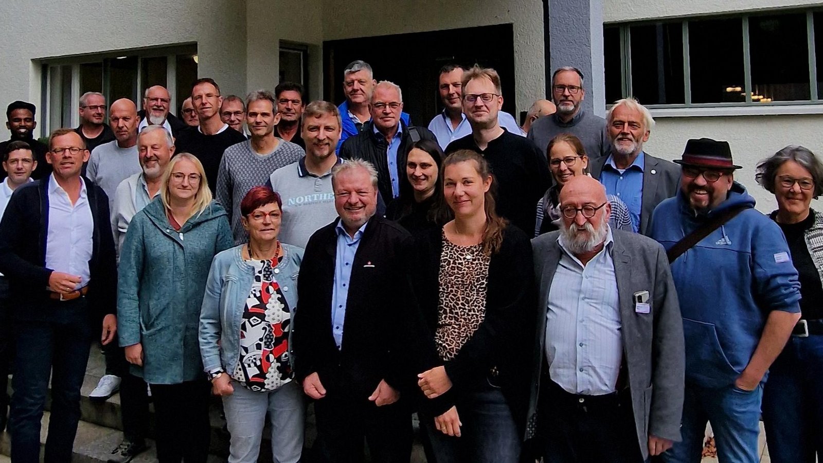 Für ihre Stadt möchten Oberbürgermeister Uwe Skrzypek (dritte Reihe, Erster von links) und der Gemeinderat an einem Strang ziehen. Foto: p