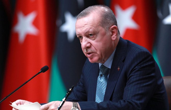 Der türkische Präsident Recep Tayyip Erdogan kritisiert Finnland und Schweden scharf. Er unterstellt den Ländern, sie würden  kurdische Organisationen unterstützen. (Archivbild)<span class='image-autor'>Foto: AFP/ADEM ALTAN</span>