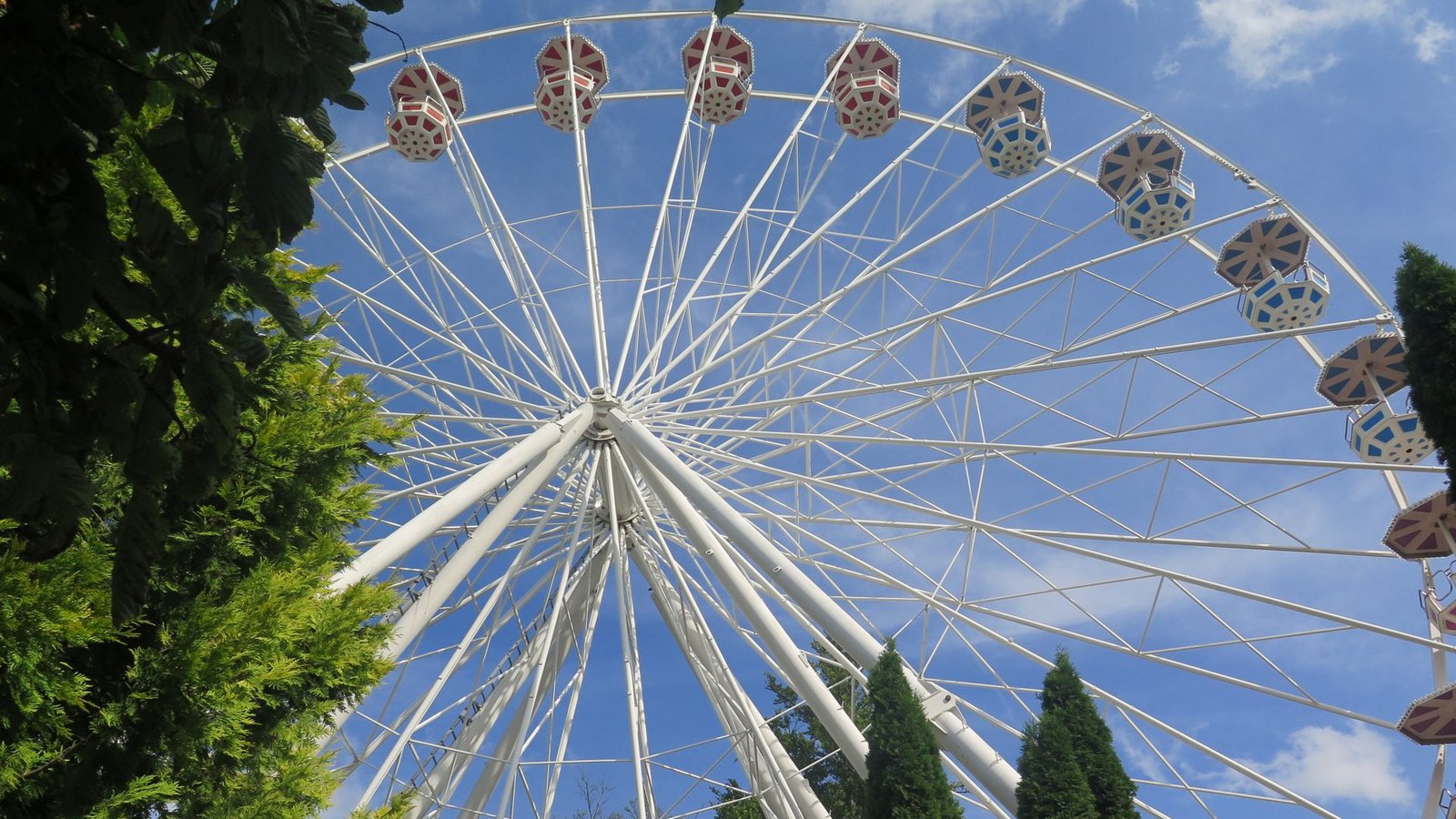 Das Riesenrad ist eine Attraktion im Traumland.Foto: Nadia /
Köhler Das Riesenrad ist eine Attraktion im Traumland.Foto: Nadia /
Köhler