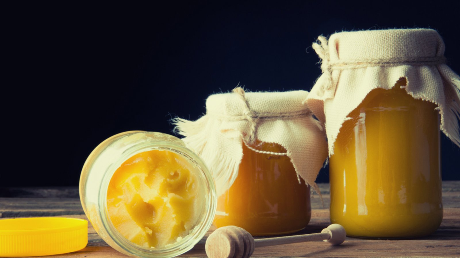 Wie kann man harten Honig wieder flüssig machen?Foto: inventbbart/Shutterstock Wie kann man harten Honig wieder flüssig machen?Foto: inventbbart/Shutterstock