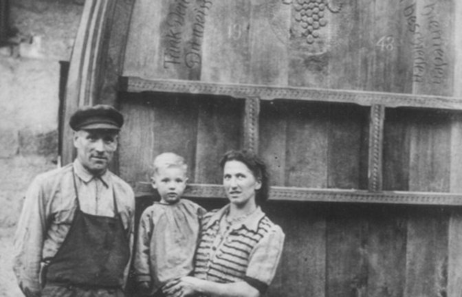Die historischen Anfänge der Privatkellerei Wangler: Eugen und Frida Wangler mit Sohn Heinrich.<span class='image-autor'>Foto: &nbsp;</span>
