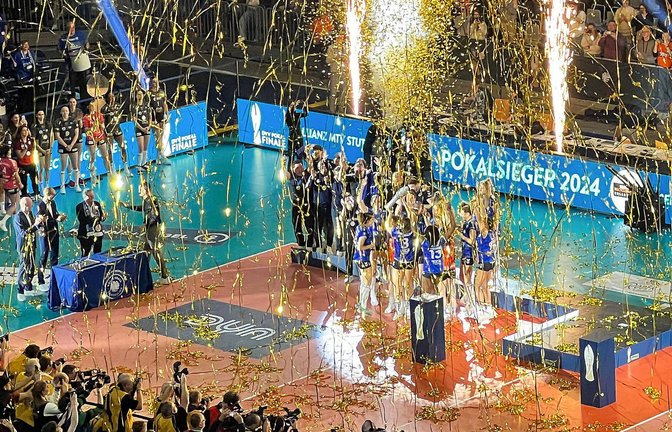 2024 feierten die Volleyballerinnen von Allianz MTV Stuttgart in der Mannheimer SAP-Arena ihren bislang letzten Pokalsieg.<span class='image-autor'>Foto: Baumann</span>