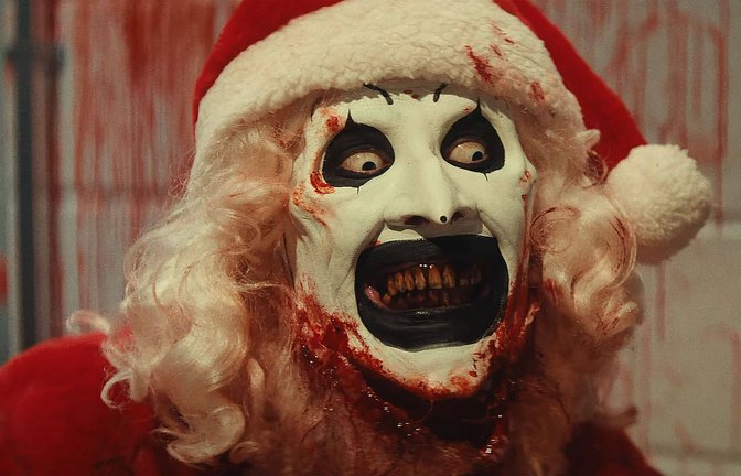 Der Killer-Clown „Art“ ist in „Terrifier 3“ zurück, um zwei Geschwister zu terrorisieren.<span class='image-autor'>Foto: IMAGO/Landmark Media/IMAGO/Supplied by LMK</span>