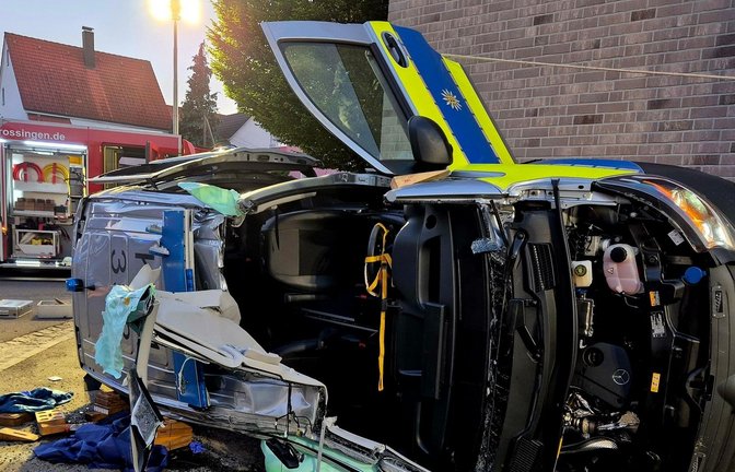Feuerwehr und Rettungsdienst waren am frühen Mittwochmorgen am REWE in Trossingen im Einsatz.<span class='image-autor'>Foto: Feuerwehr Trossingen</span>