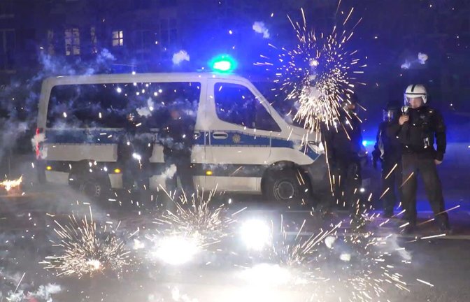 Nach den Silvester-Ausschreitungen nicht nur in Berlin wird über die Folgen diskutiert.<span class='image-autor'>Foto: dpa/Julius-Christian Schreiner</span>